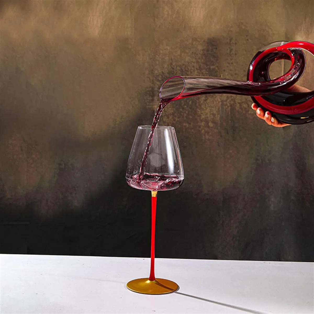 Handgefertigter, kreativer, bleifreier Kristall-Weinkühler in Schlangenform, Premium-Glas, Rotweingläser, Heimgebrauch, schnelles Aufwachen des Weins Geschenkidee für Weinliebhaber(Red)
