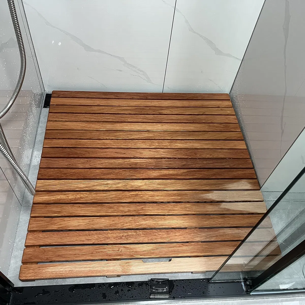 Luxuriöse Dusch- und Badematte aus Holz, rutschfest, groß, für den Innenbereich, modernes, naturbelassenes Lattenrost aus Holz für Badewanne, 50 x 90 cm