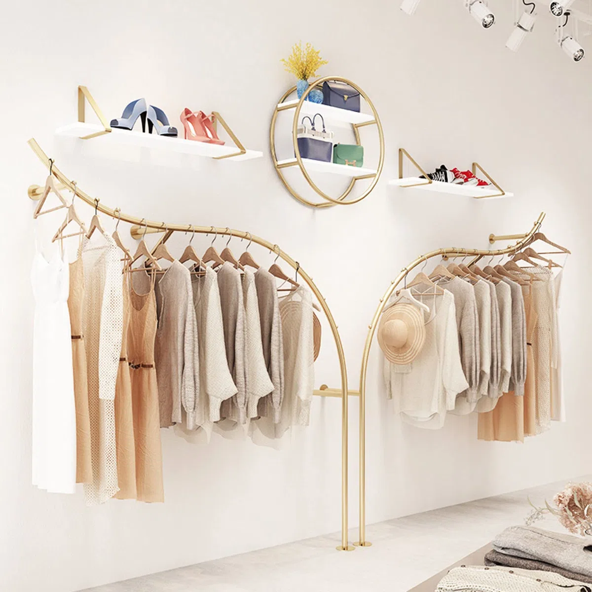 Wandmontierte Boutique-Bekleidungsgeschäft-Präsentationsregale,Moderne Metall-Einzelhandelsgeschäft-Bekleidungs-Präsentationsregale,goldene Kleiderbügel,Schrank-Hängestangen,Waschküchen-Klei
