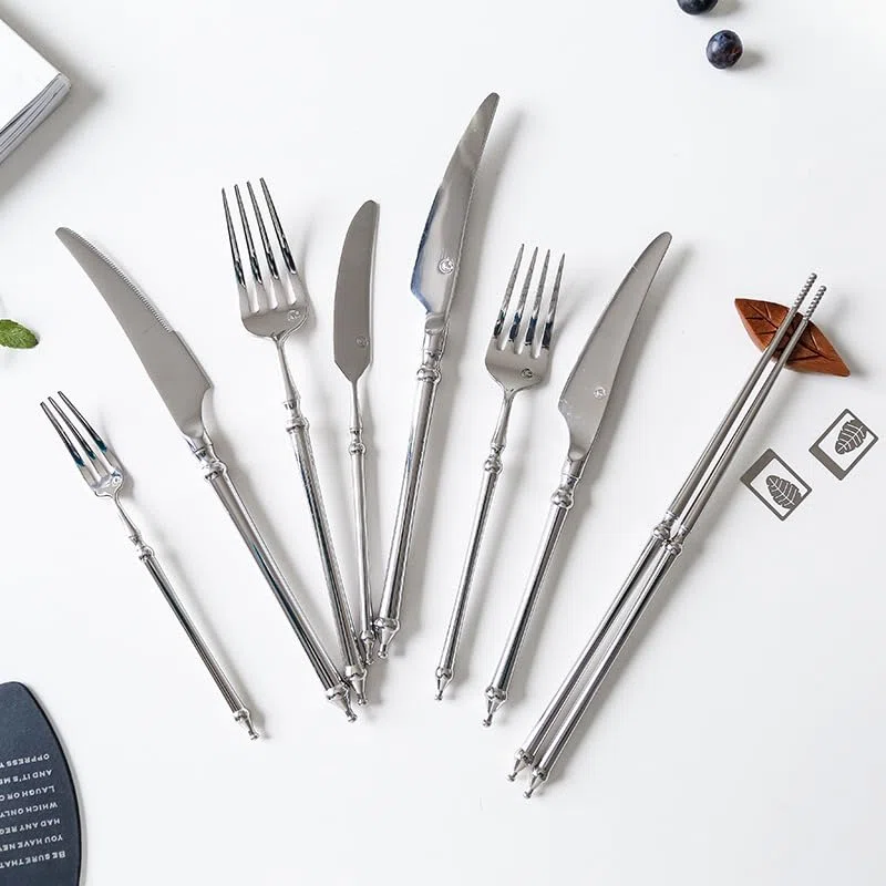 Silberbesteck-Set, 4/16/24/32/40/48-teilig, Edelstahl 304, bestehend aus Tafelmessern, Gabeln, Löffeln und Dessertlöffeln, Hotelbesteck. Silber – 32-teilig für 8 Personen